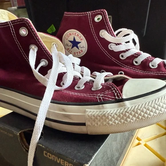 Converse maroon high top sneakers - Picture 3 of 5